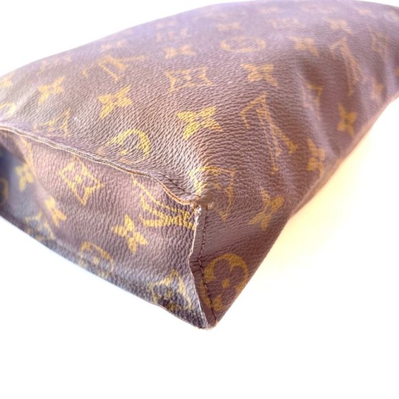 Louis Vuitton Monogram Toiletry Pouch 26 - Picture 4 of 11